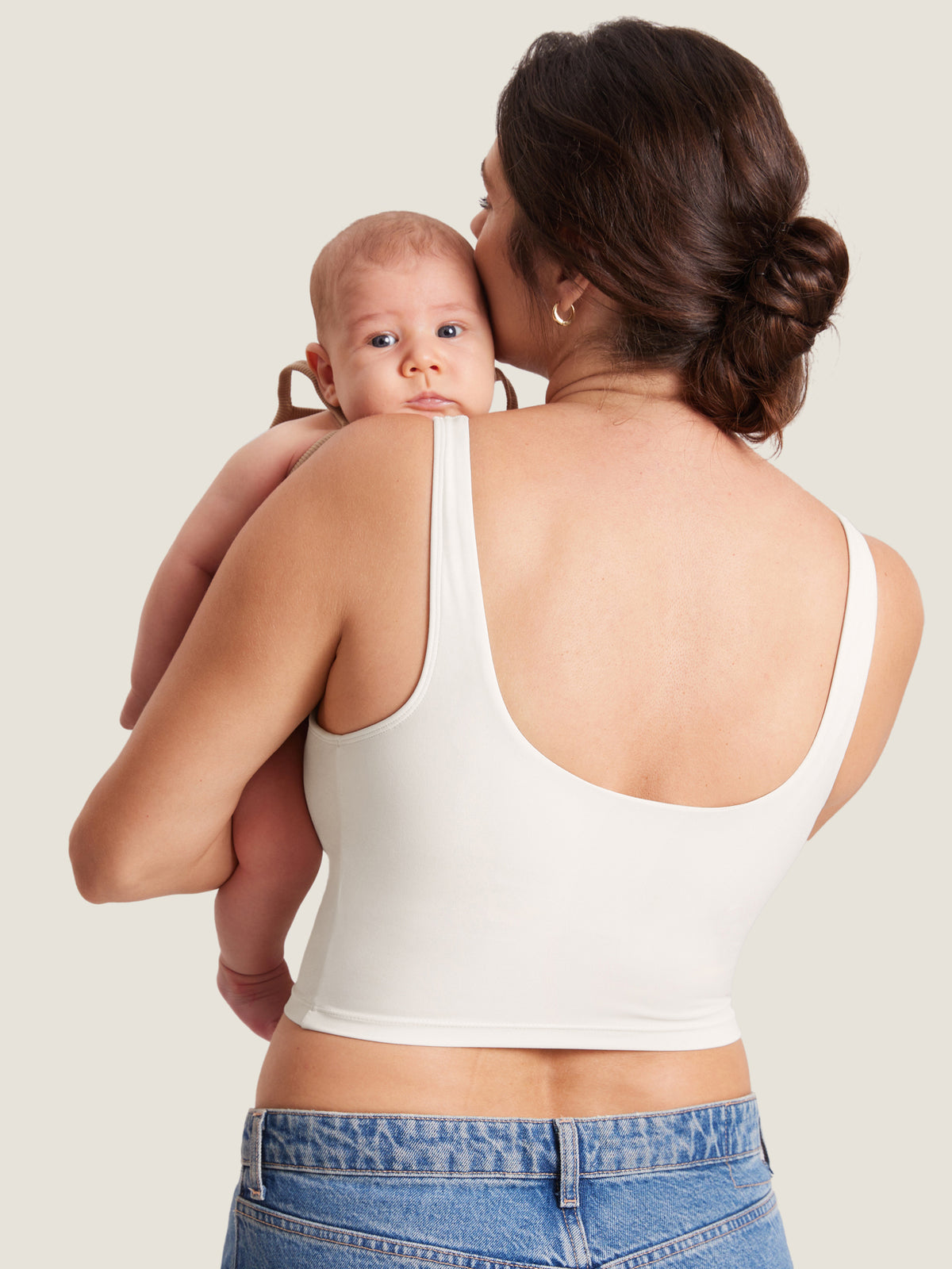 MOMANDA Women's Natrelax? Nursing Crop Tank Top - V Neck Iceland White @model_info:MOM4