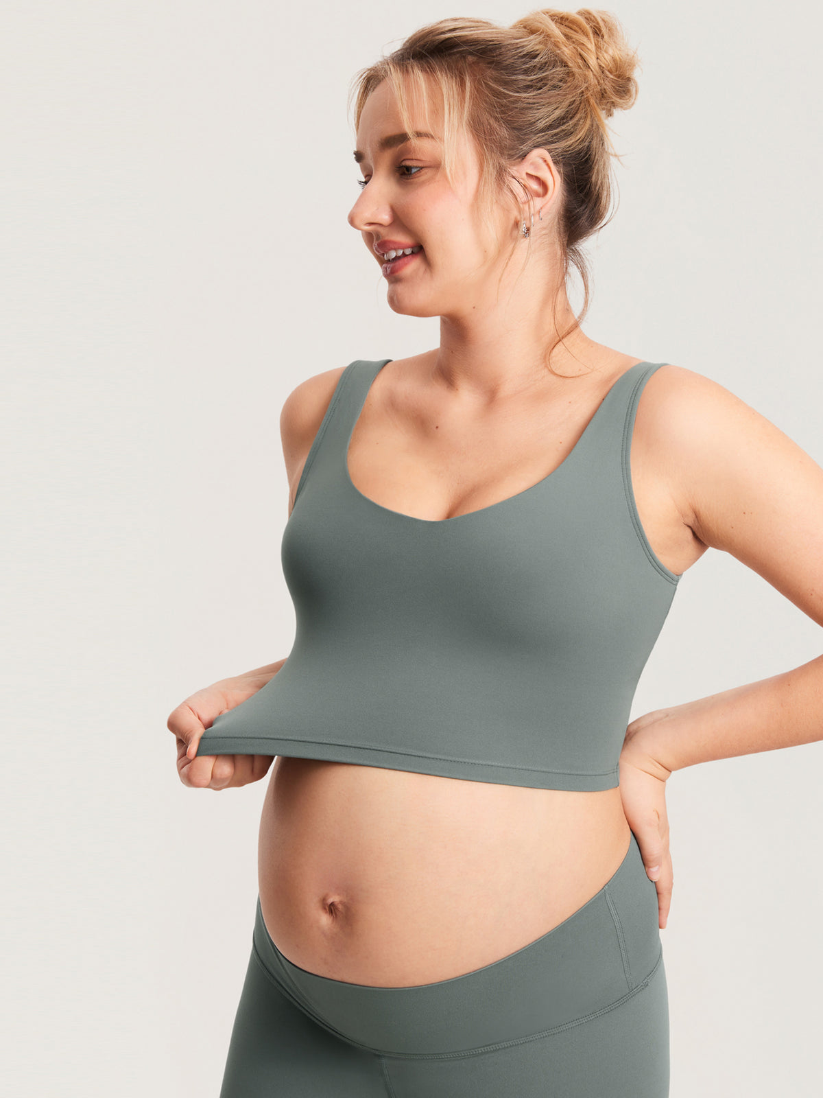 MOMANDA Women's Natrelax? Nursing Crop Tank Top - V Neck Grey Sage @model_info:MOM