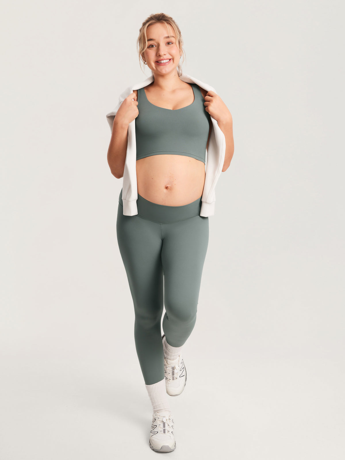 MOMANDA Women's Natrelax? Nursing Crop Tank Top - V Neck Grey Sage @model_info:MOM