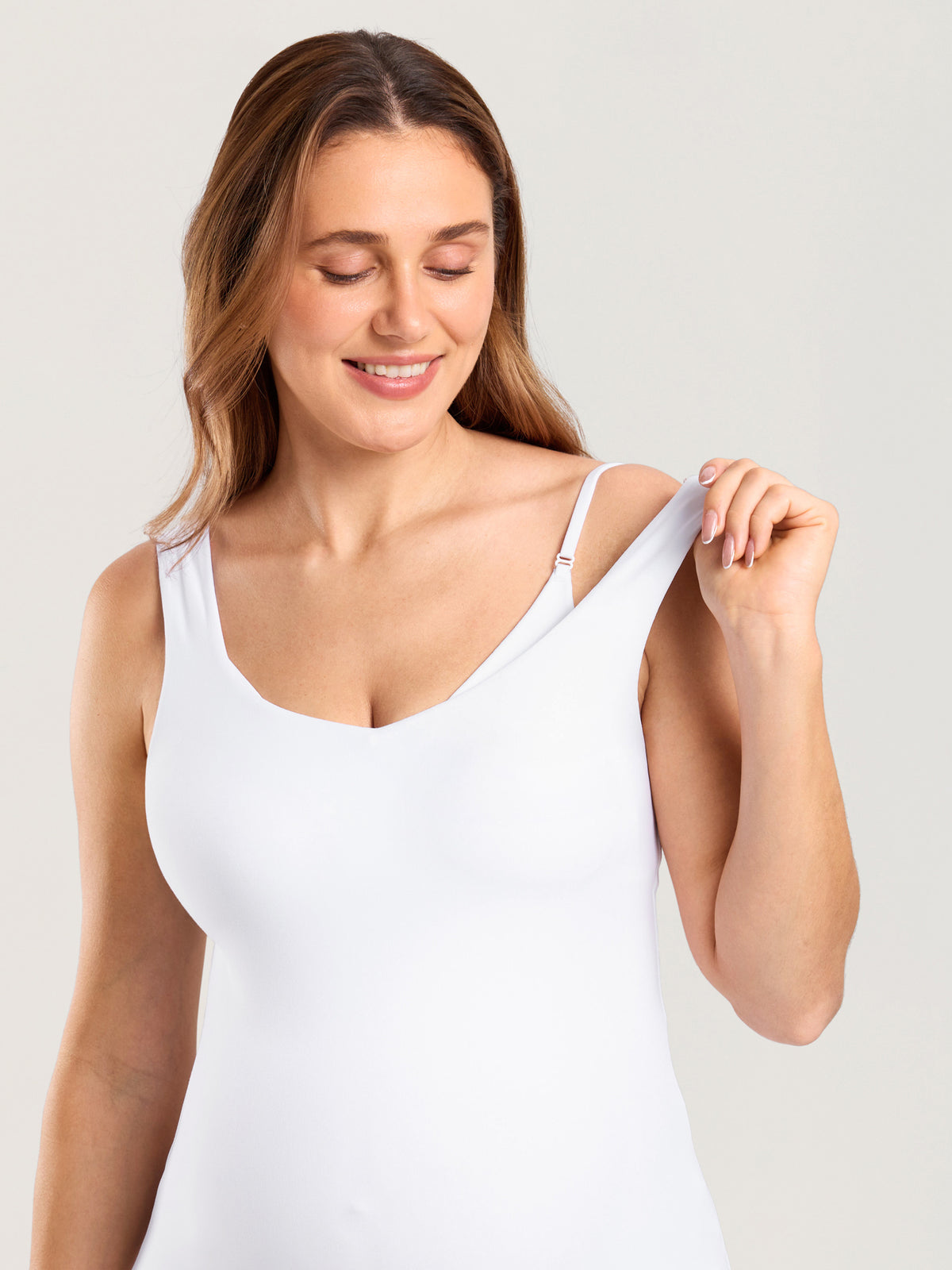 MOMANDA Naterlax? V Neck Nursing Tank Top White @model_info:MOM3
