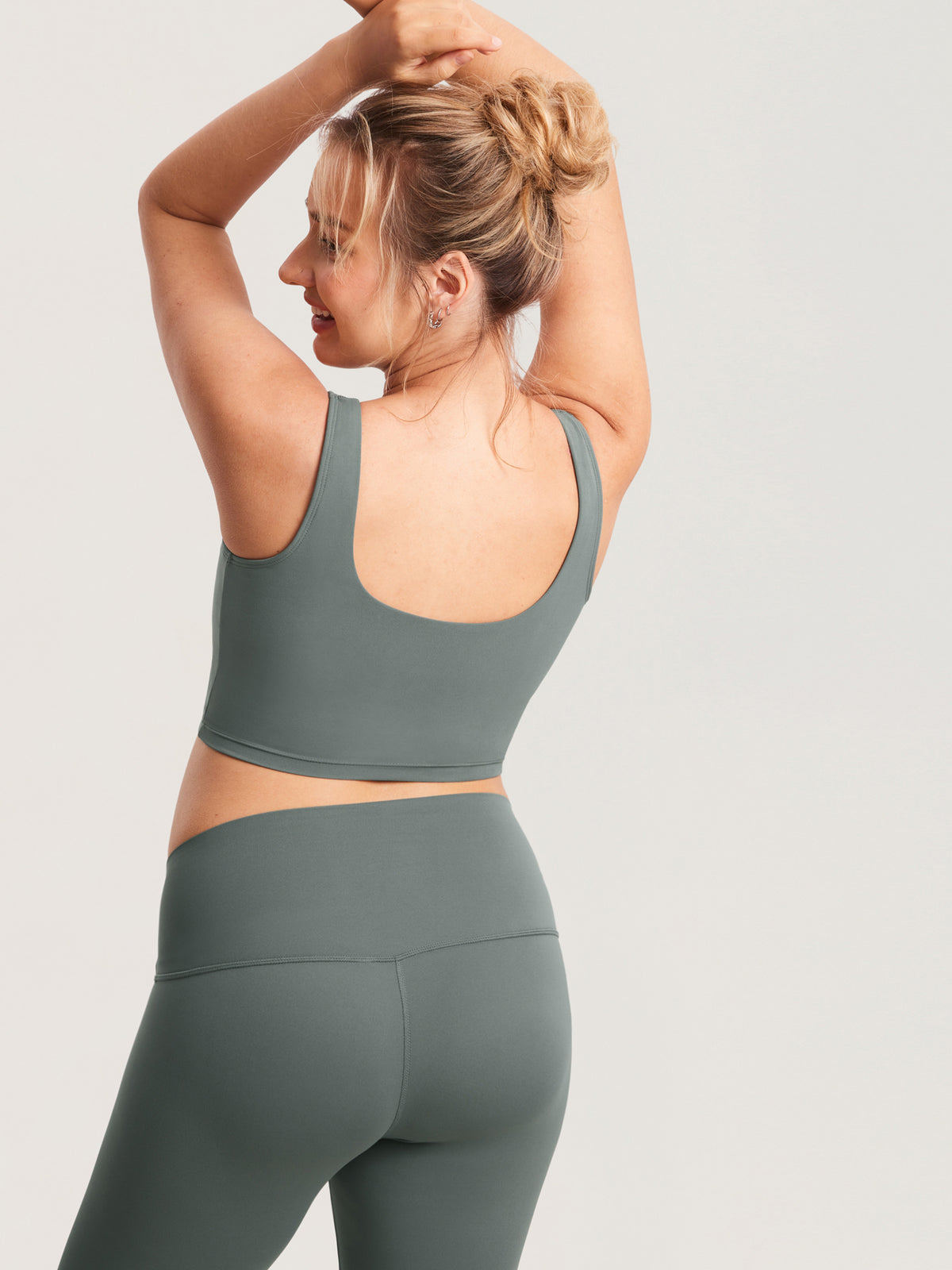 MOMANDA Women's Natrelax? Nursing Crop Tank Top - V Neck Grey Sage @model_info:MOM