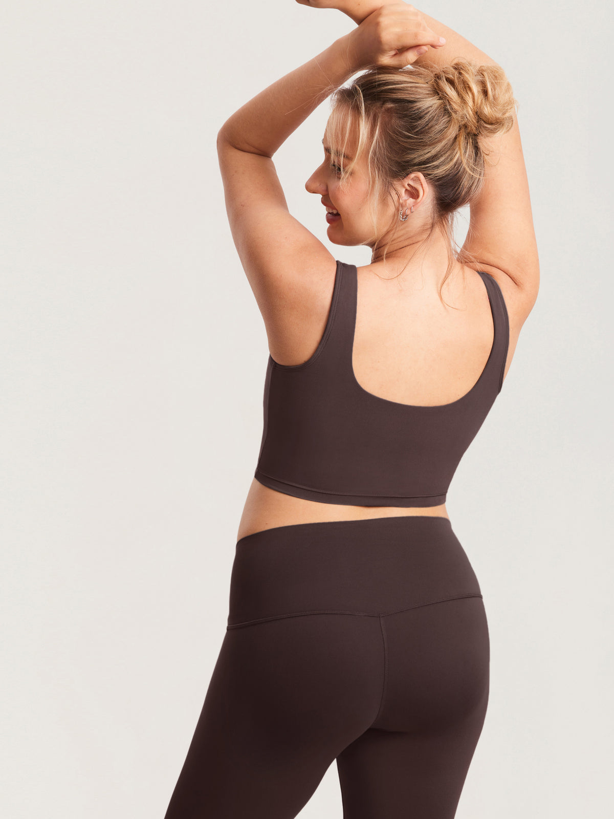 MOMANDA Women's Natrelax? Nursing Crop Tank Top - V Neck Hot Fudge Brown @model_info:MOM3