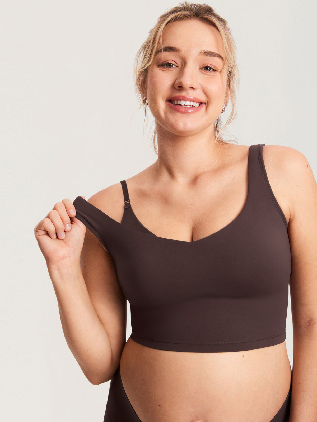 MOMANDA Women's Natrelax? Nursing Crop Tank Top - V Neck Hot Fudge Brown @model_info:MOMRS1