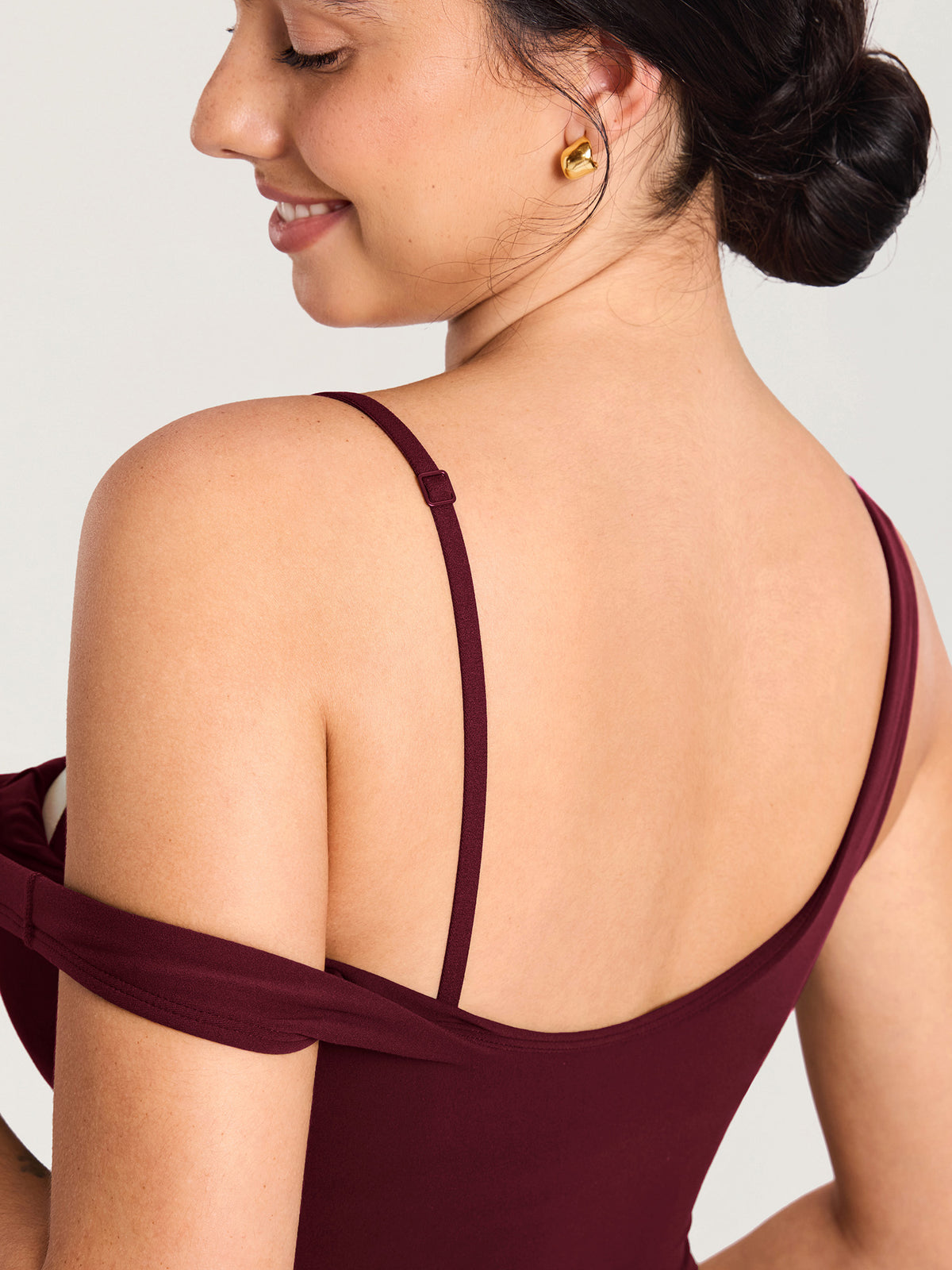 MOMANDA Women's Natrelax? Nursing Crop Tank Top - V Neck Red Merlot @model_info:MOM4
